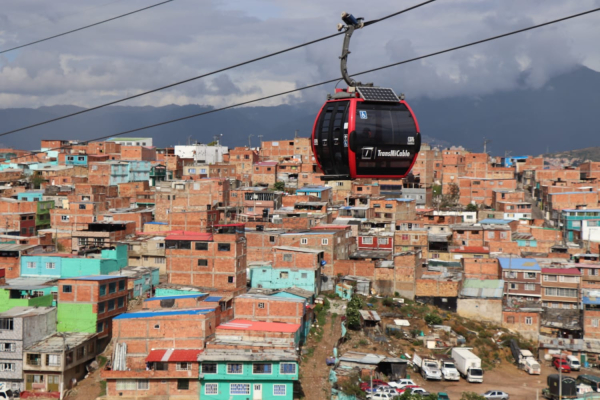 Protección a líderes sociales, ocupaciones ilegales y remoción en masa, temas prioritarios en recorrido por Ciudad Bolívar