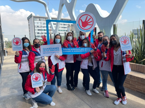 Poner fin a utilización de niños y niñas en la guerra, llamado del Personero de Bogotá en Día Internacional de las Manos Rojas