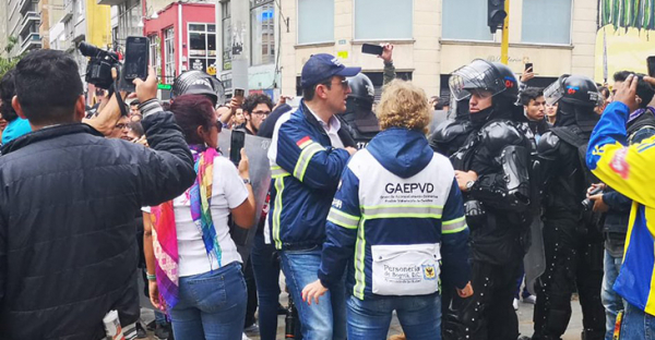 Grupo GAEPVD de la Personería de Bogotá, durante manifestaciones en Bogotá