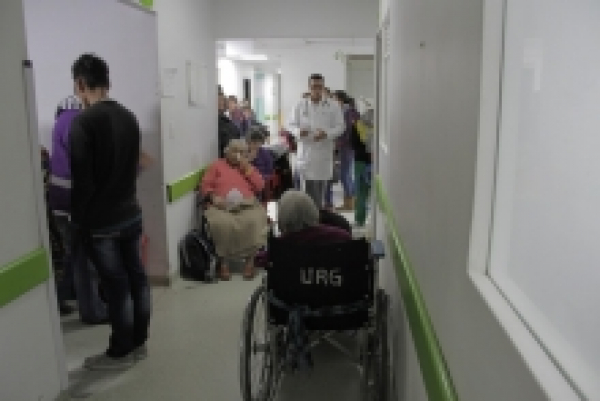 Sigue hacinamiento, falta de medicamentos  e insumos en los servicios de urgencias